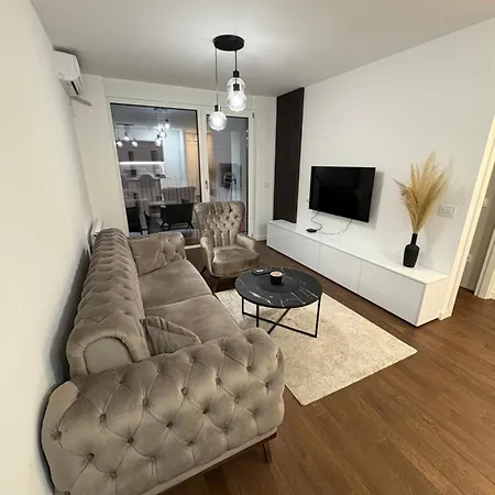 I&i Tesla Ii Apartament *