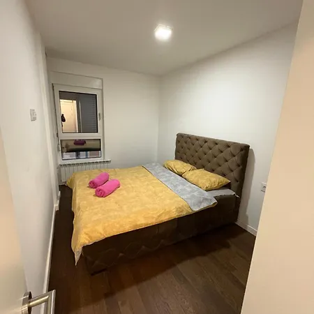 I&i Tesla Ii * Kragujevac