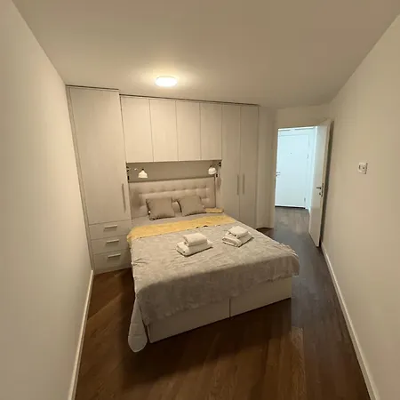 I&i Tesla Ii Appartement Kragujevac