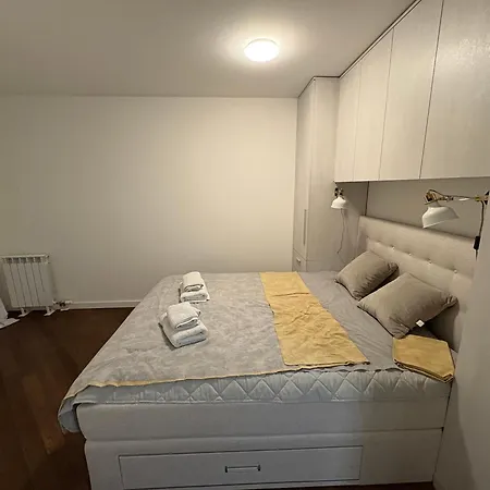 I&i Tesla Ii Appartement